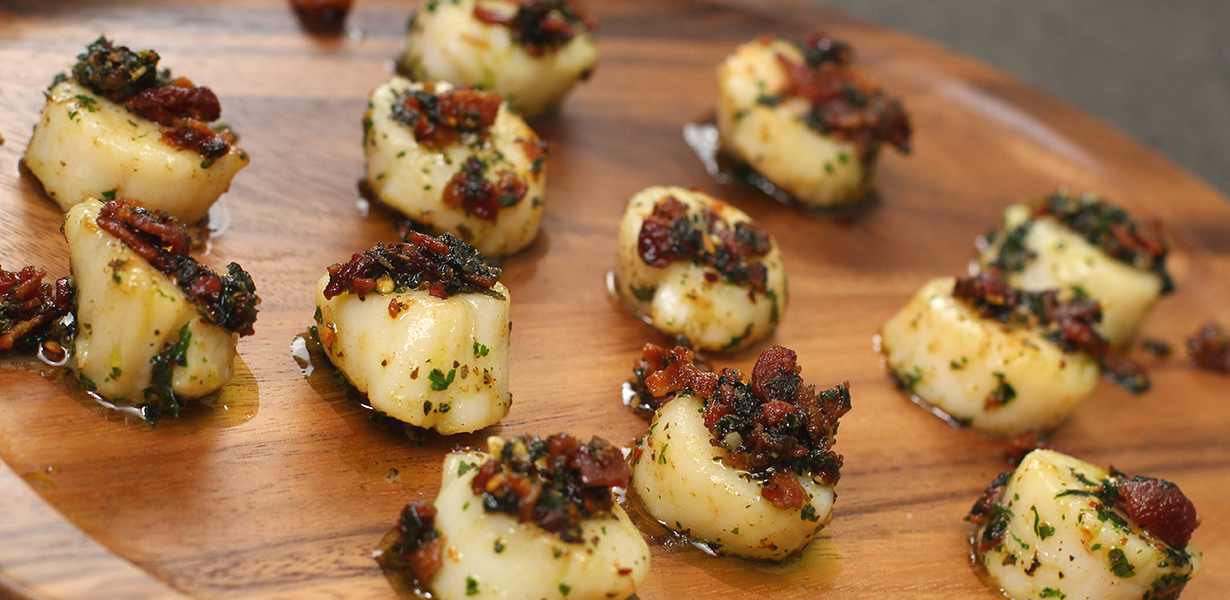 Bacon Scallops with Garlic Butter Sauce
